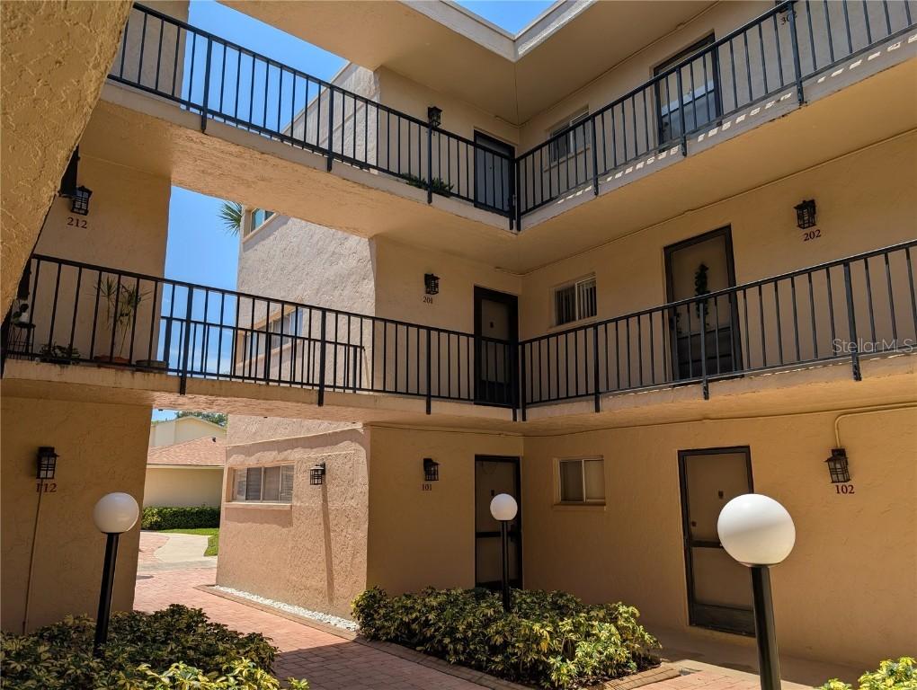 2763 Woodgate Ln. #201, Sarasota, FL 34231