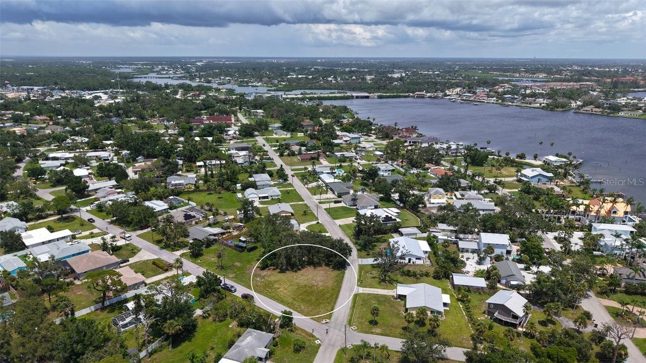 513 Pine Rd., Nokomis, FL 34275