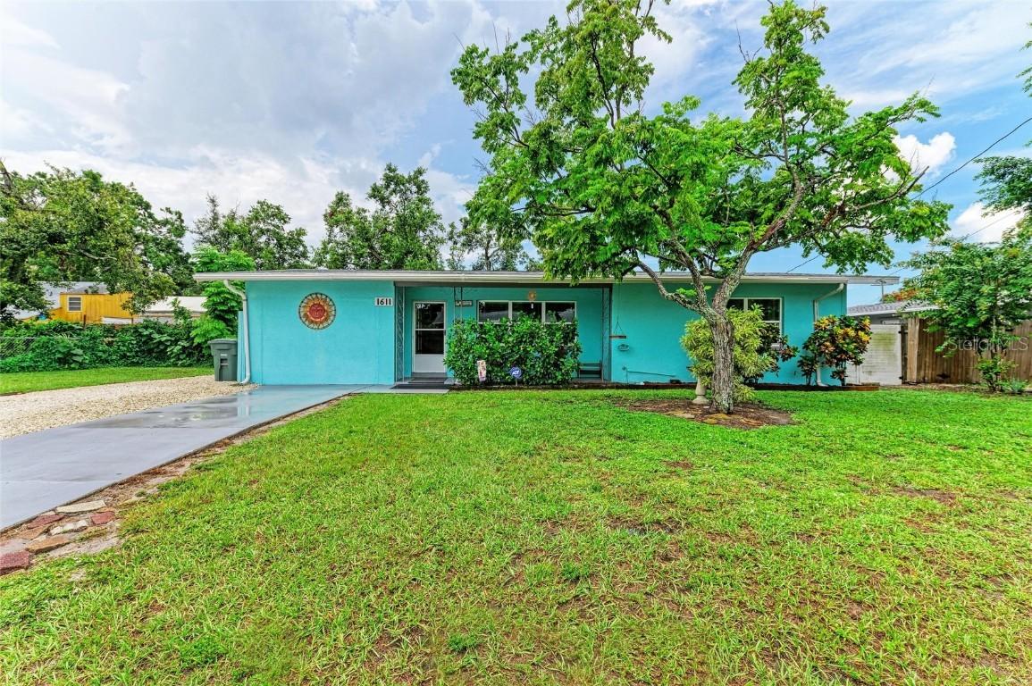 1611 W 15th Ave., Bradenton, FL 34205