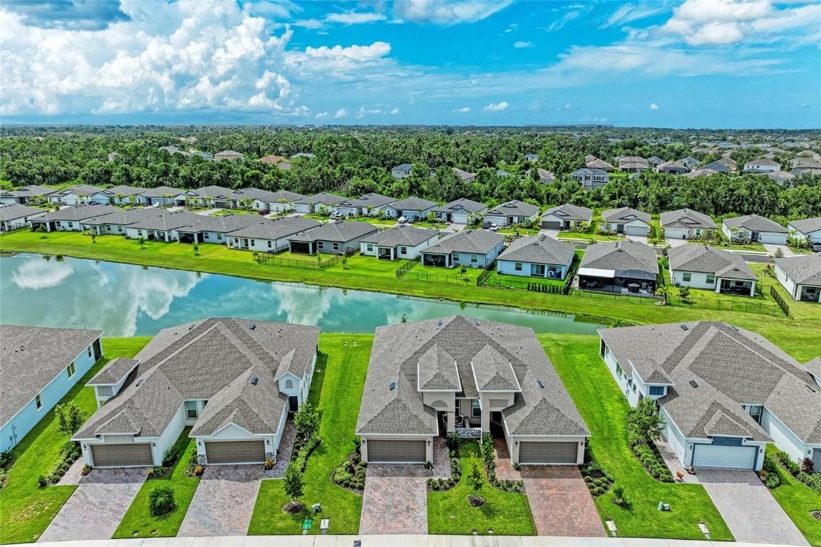 5735 Mezzana Run, Palmetto, FL 34221