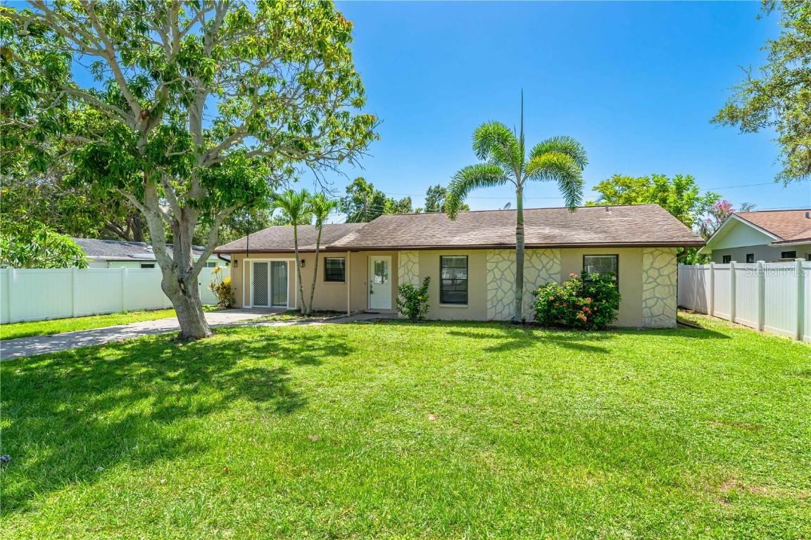 5672 Lockwood Ridge Rd., Sarasota, FL 34231