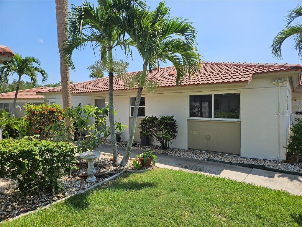 179 Vista Hermosa Cir. #17B, Sarasota, FL 34242