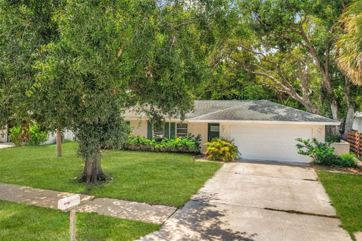 2450 Arlington St., Sarasota, FL 34239