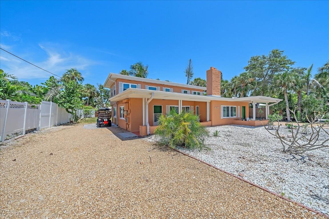 4859 Commonwealth Dr., Sarasota, FL 34242