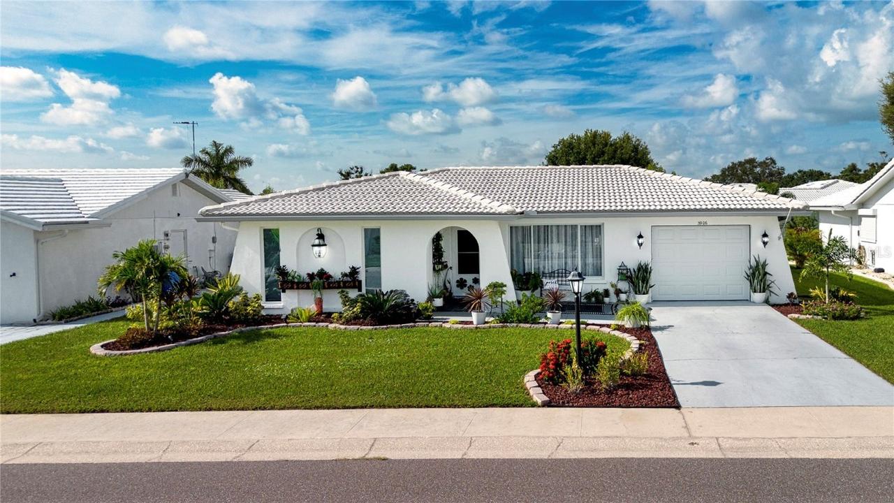 3906 Chinaberry Rd., Bradenton, FL 34208
