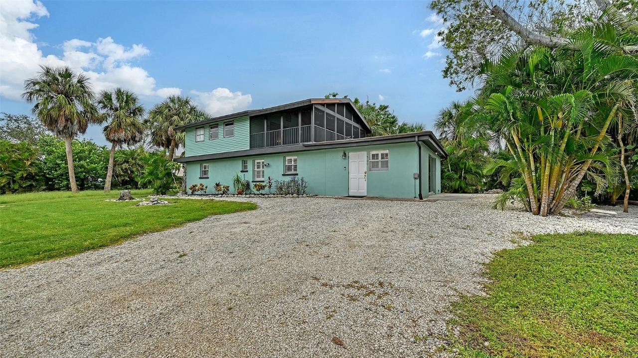 560 Cedar St., Longboat Key, FL 34228