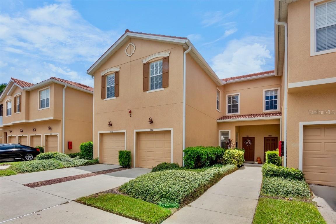 3811 Parkridge Cir. #2-104, Sarasota, FL 34243