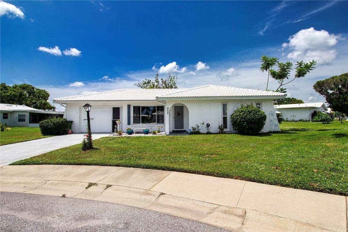 808 Mandarin Cir., Bradenton, FL 34208