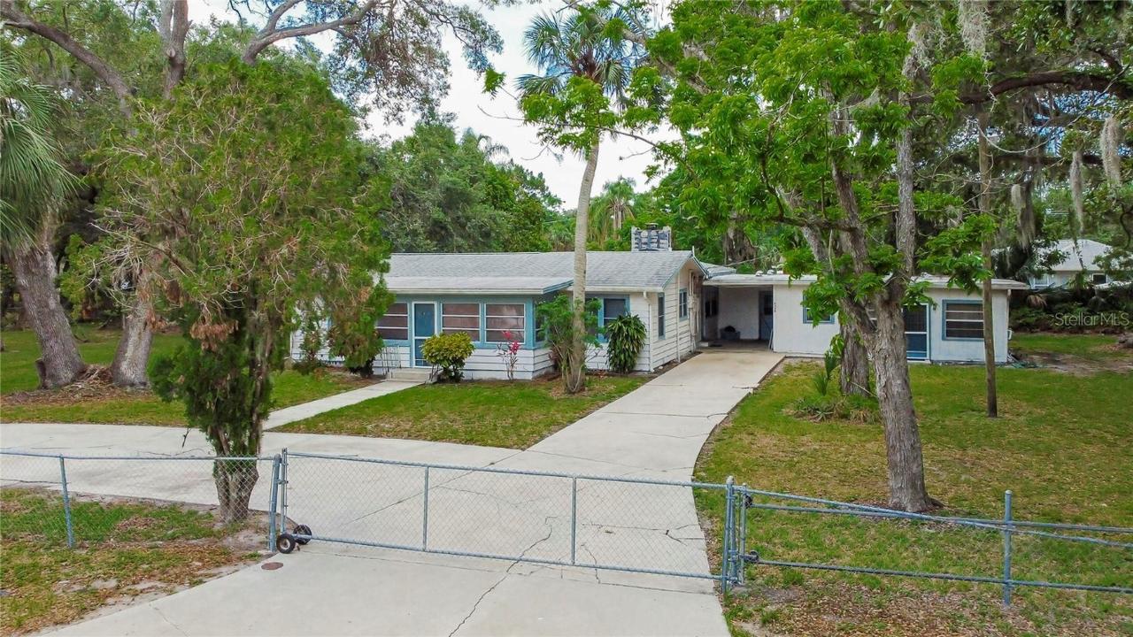 1362 25th St., Sarasota, FL 34234