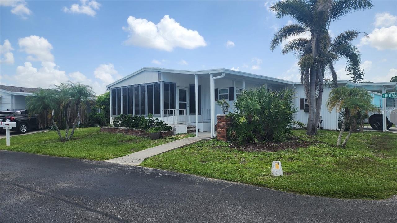 10 S Botany Bay Cir., Englewood, FL 34223