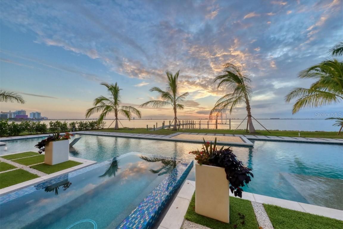 1000 Tocobaga Ln., Sarasota, FL 34236