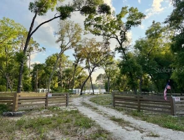 101 Mcmeekin Rd., Hawthorne, FL 32640