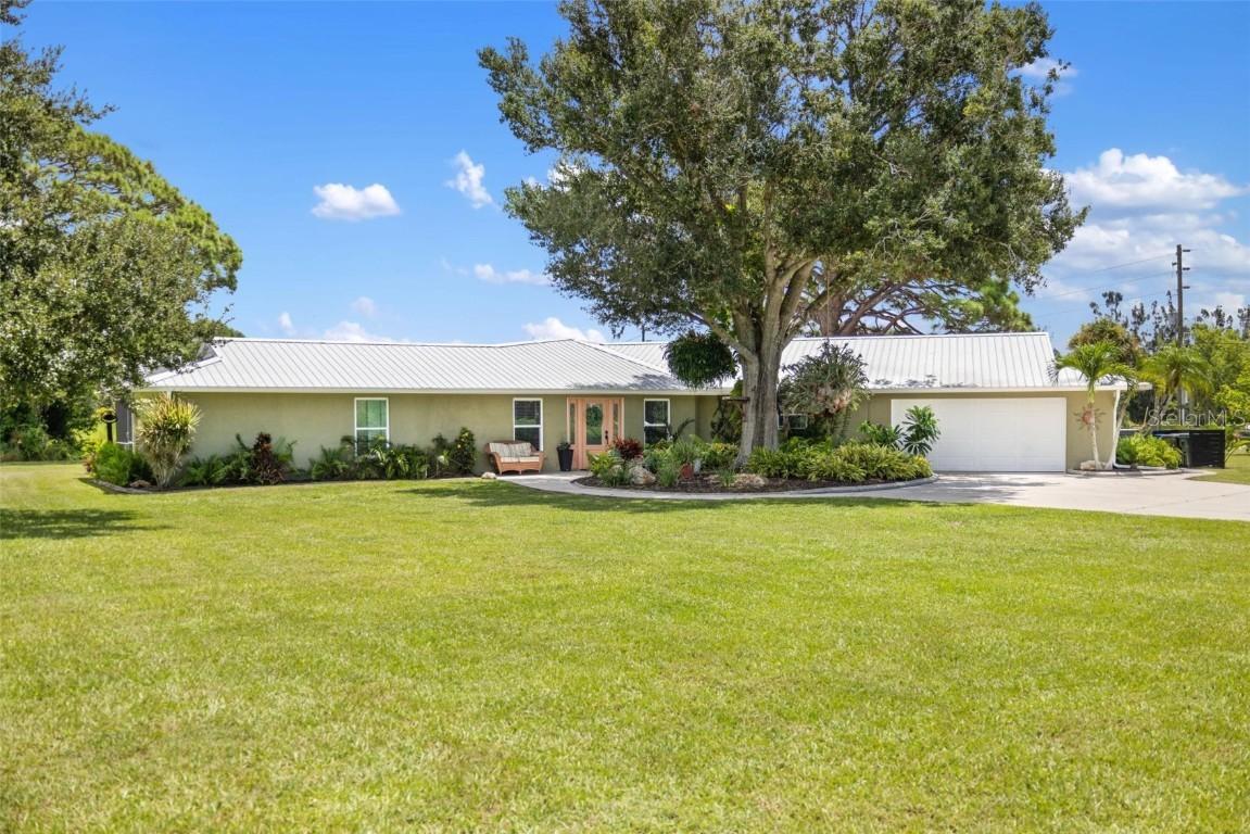 1901 Mission Valley Blvd., Nokomis, FL 34275