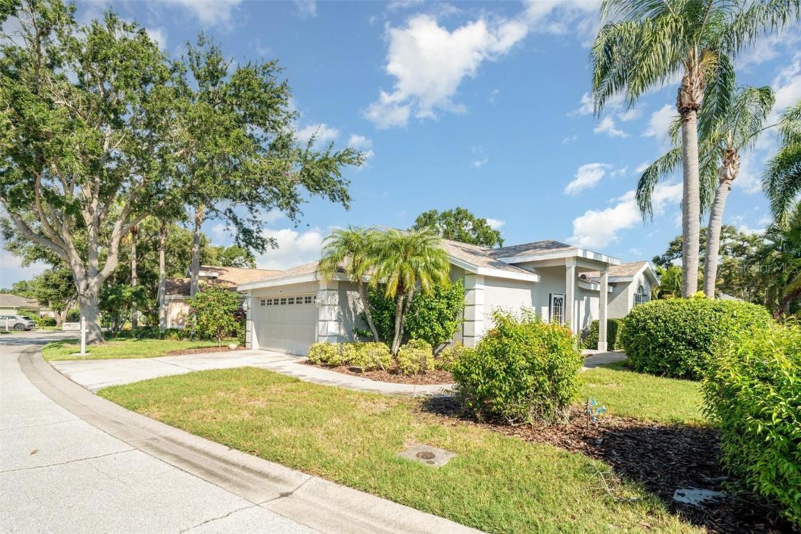 7395 Eleanor Cir., Sarasota, FL 34243