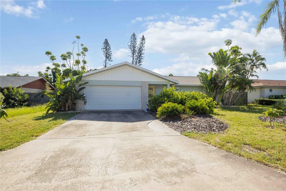 219 70th St., Bradenton, FL 34209
