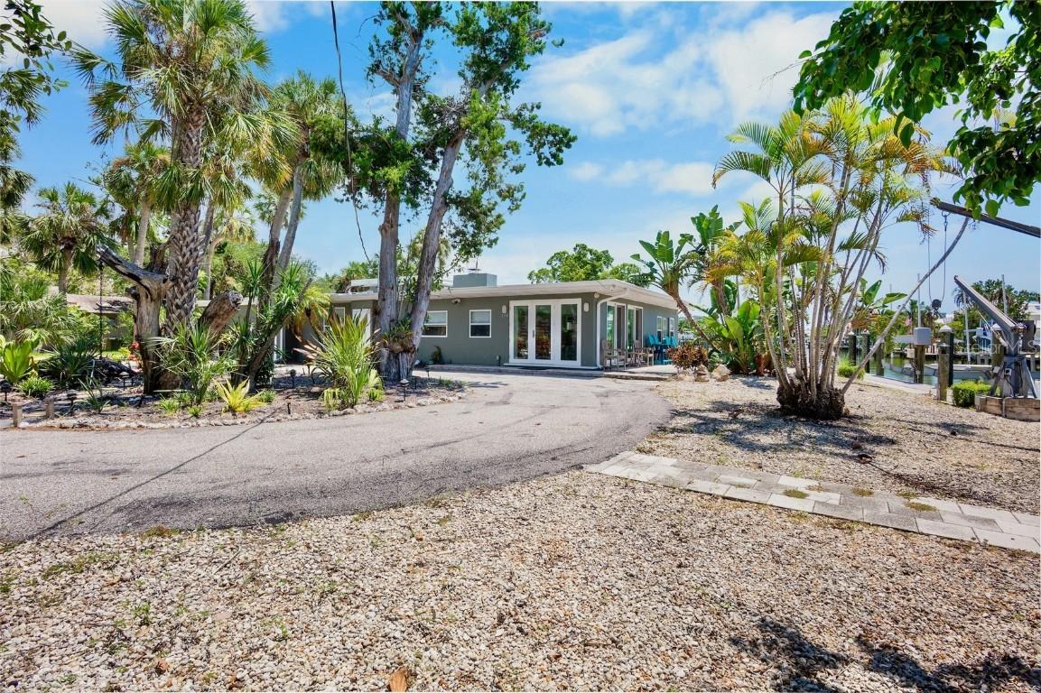 428 Siesta Dr., Sarasota, FL 34242