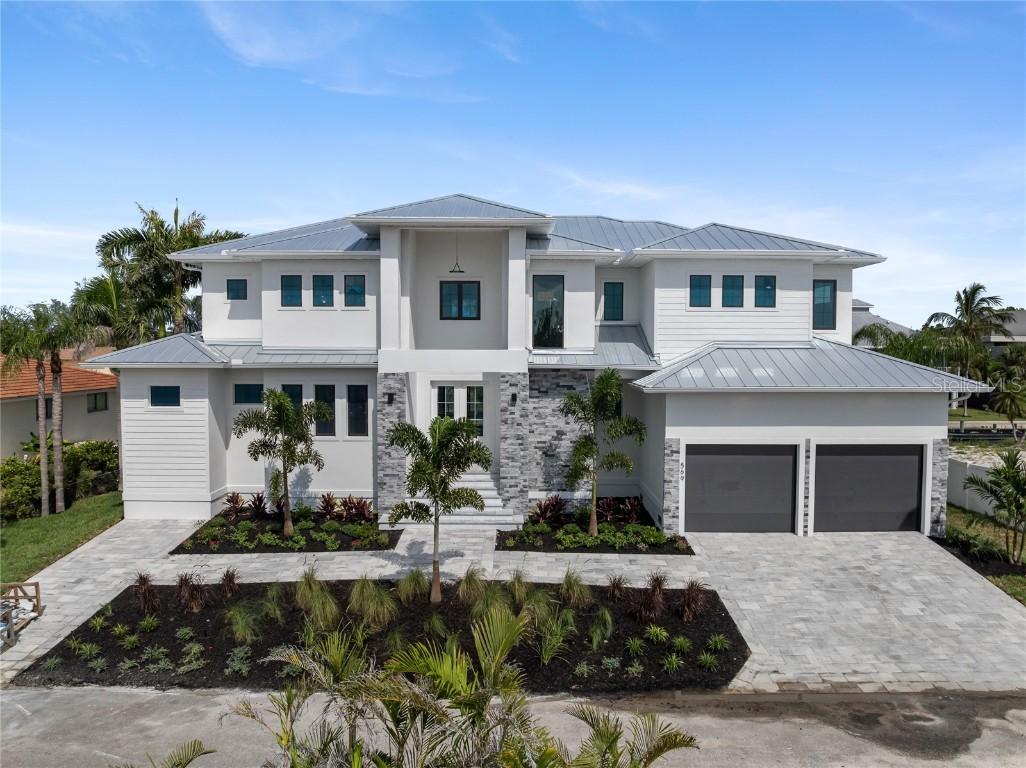 569 Bayview Dr., Longboat Key, FL 34228