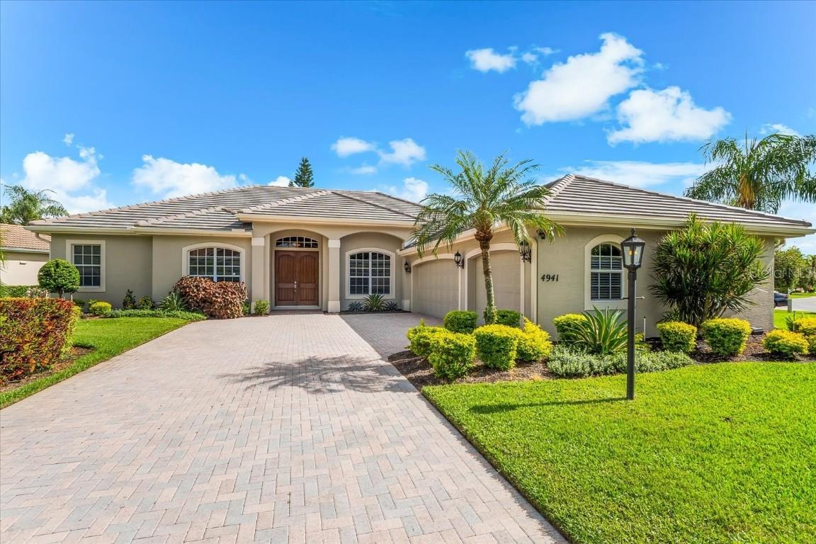 4941 Bridgehampton Blvd., Sarasota, FL 34238