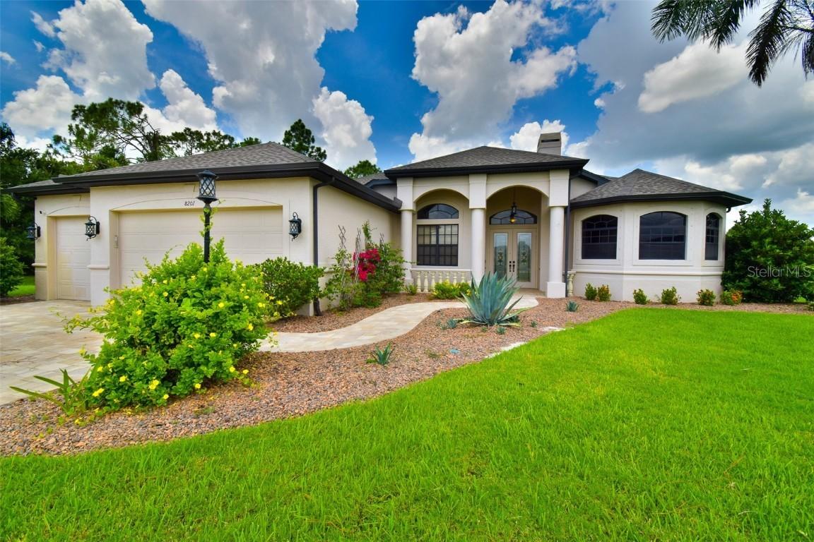 8201 Hunters Glen Cir., North Fort Myers, FL 33917