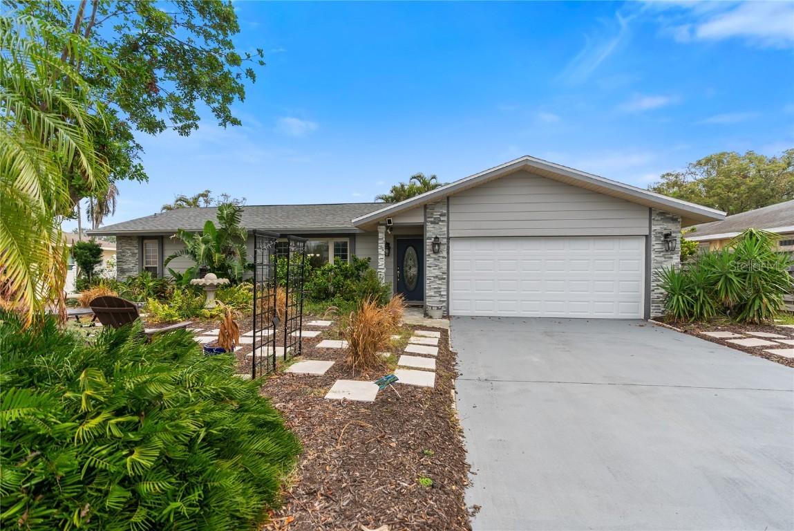 6706 22nd Ave., Bradenton, FL 34209