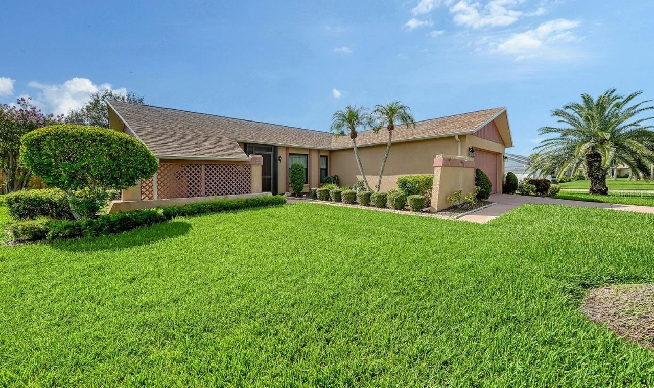 6675 Easton Dr., Sarasota, FL 34238