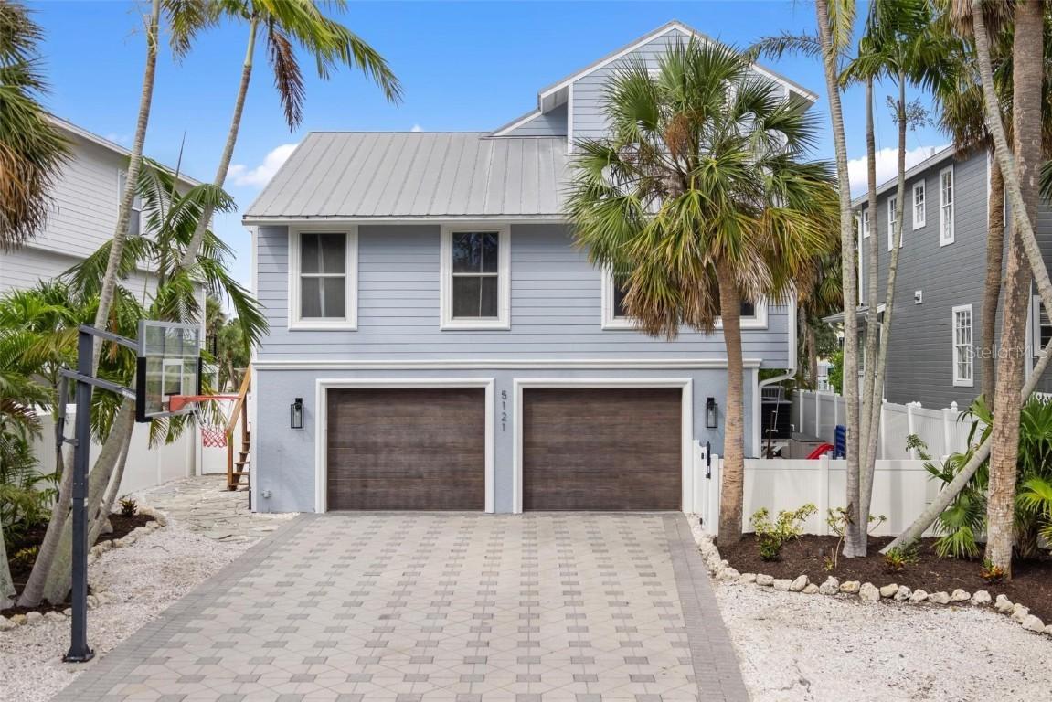 5121 Oxford Dr., Sarasota, FL 34242