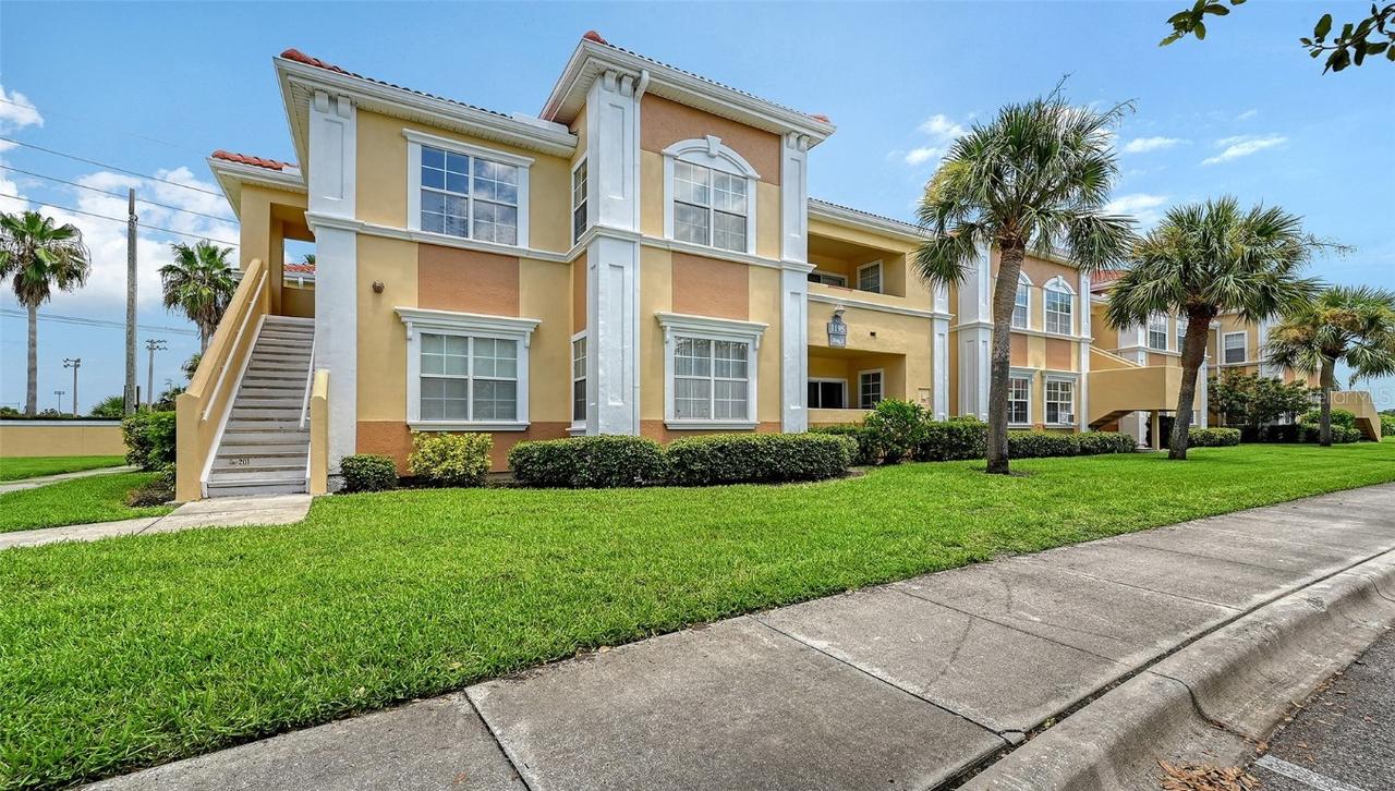 1195 Villagio Cir. #103, Sarasota, FL 34237
