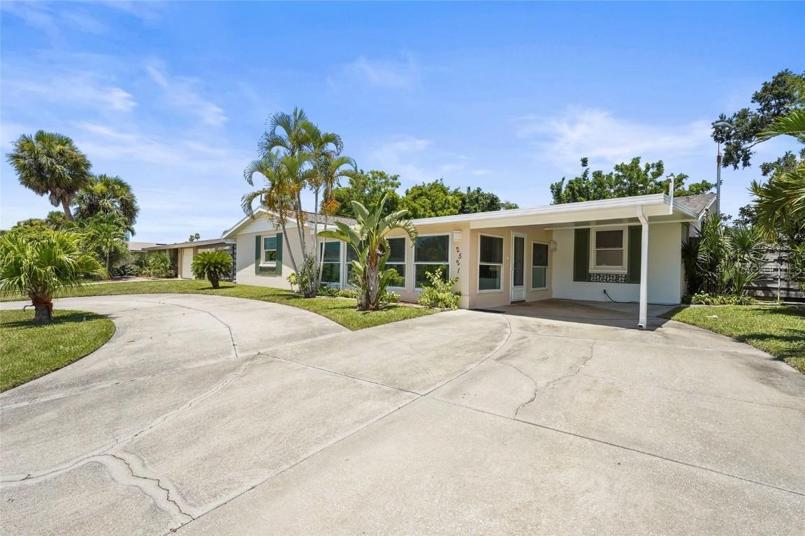 2521 Clipper Ship Way, Sarasota, FL 34231