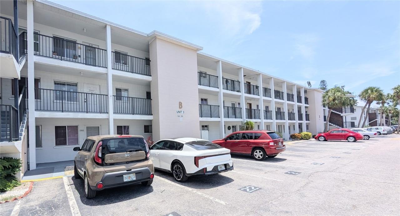 5857 Palm Ln. #B22, Bradenton, FL 34207