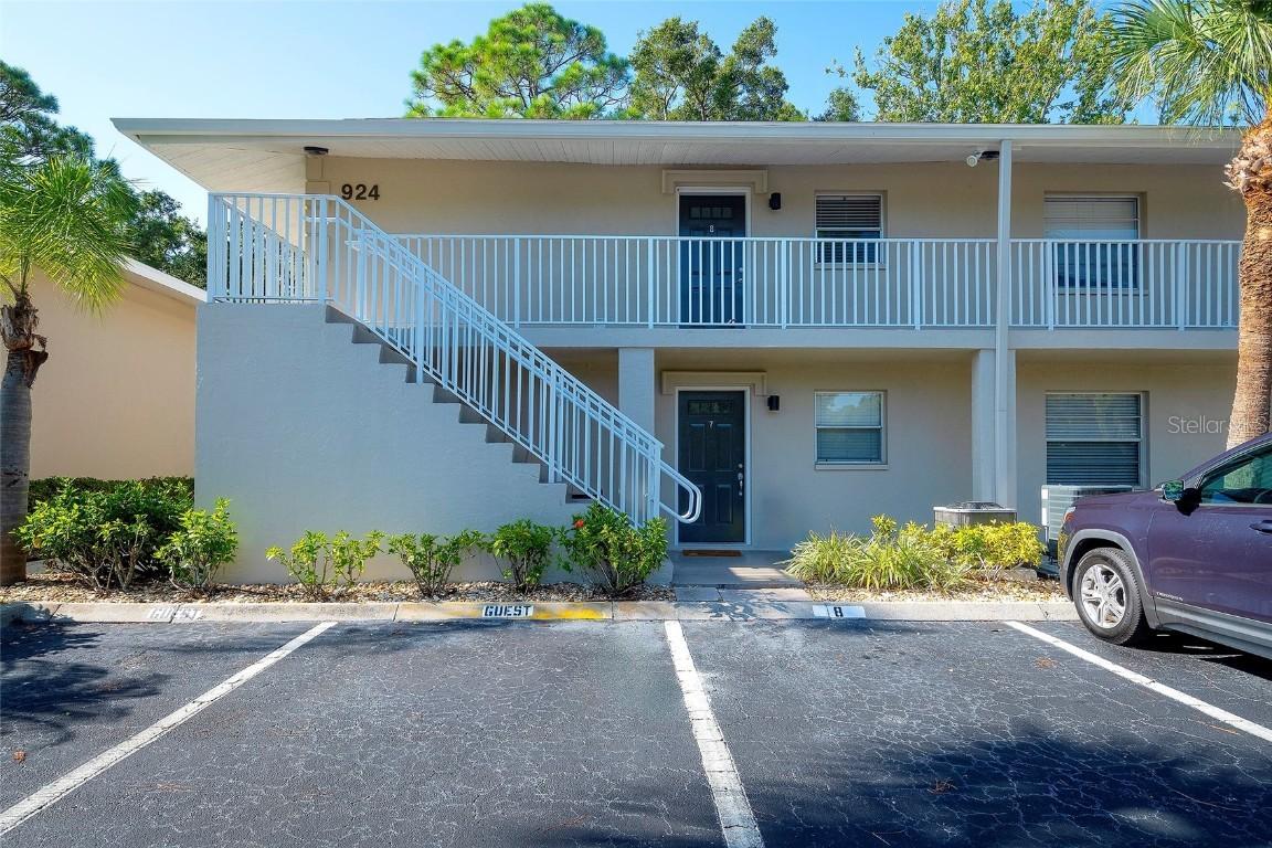 924 La Costa Cir. #8, Sarasota, FL 34237