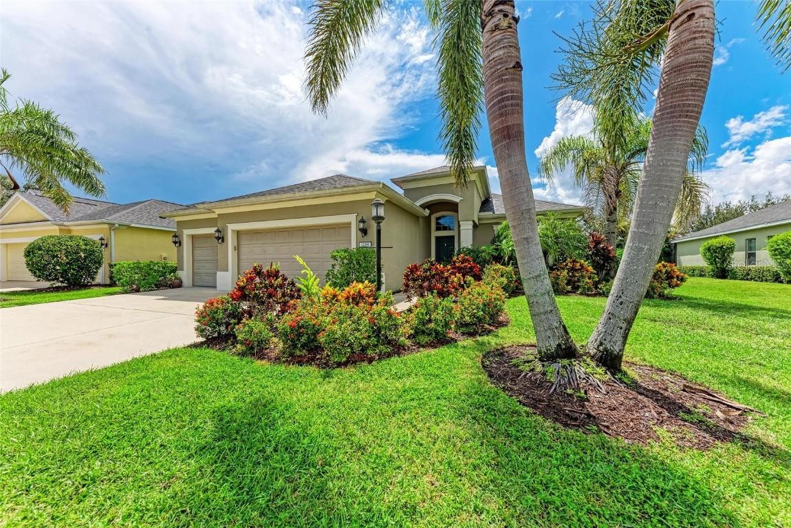 12051 Forest Park Cir., Bradenton, FL 34211