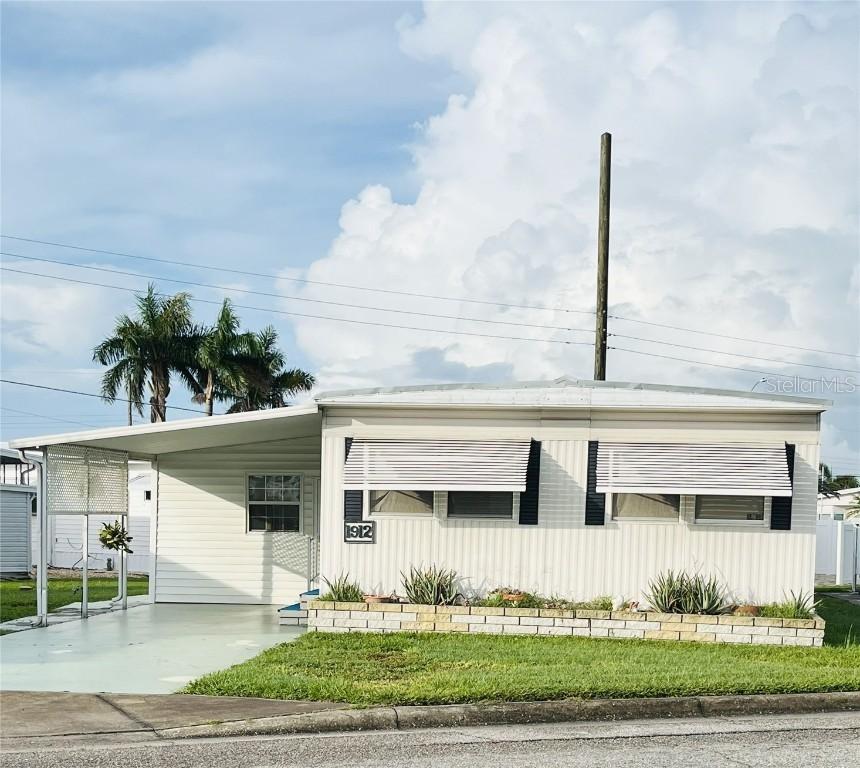 1912 Florida Blvd., Bradenton, FL 34207