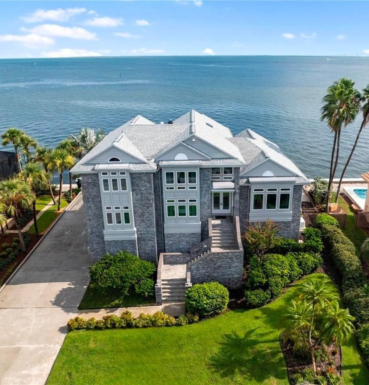 709 Key Royale Dr., Holmes Beach, FL 34217