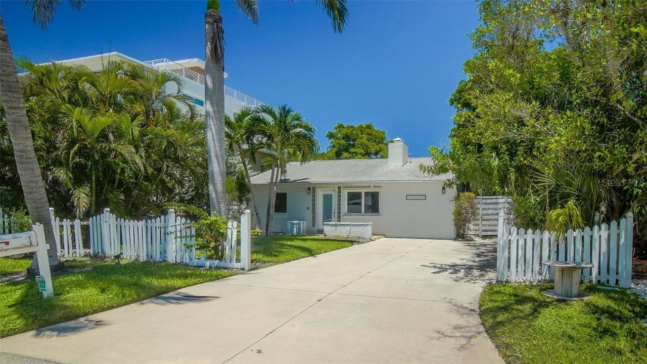 165 Tyler Dr., Sarasota, FL 34236