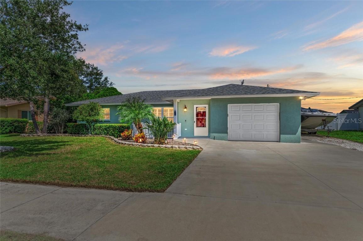 3006 21st Ave., Bradenton, FL 34205
