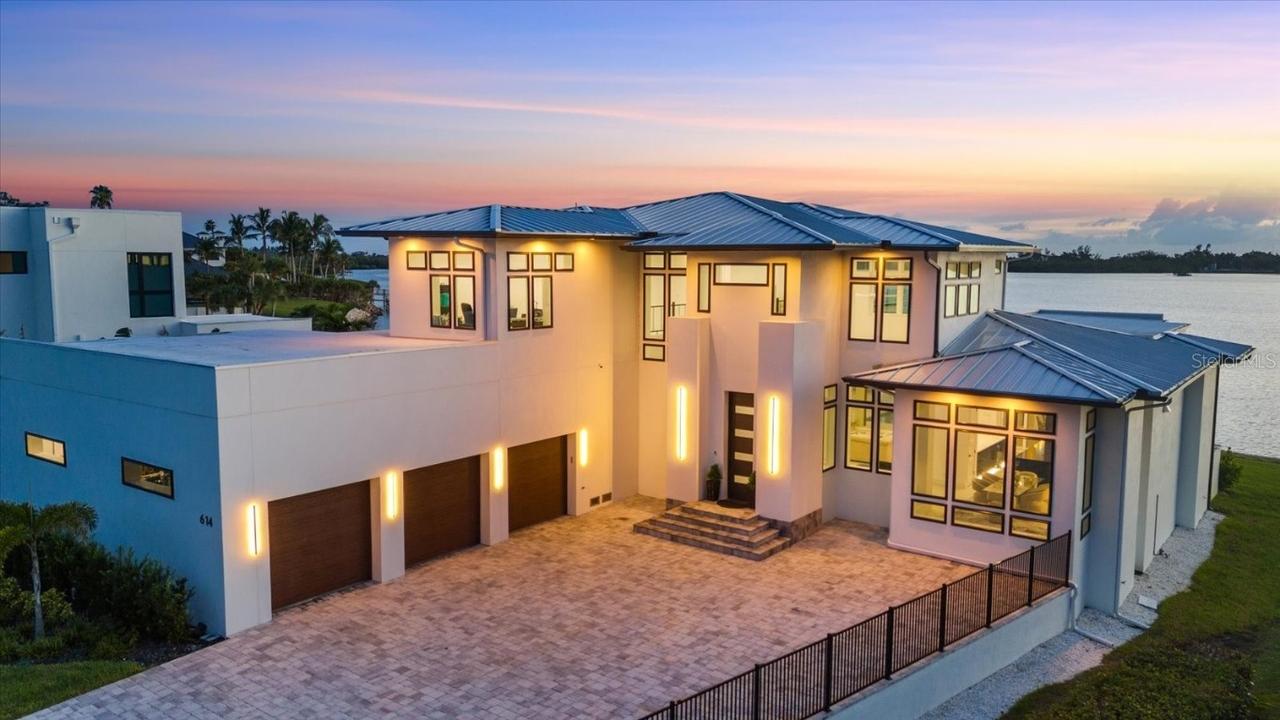 614 Bayshore Dr., Osprey, FL 34229