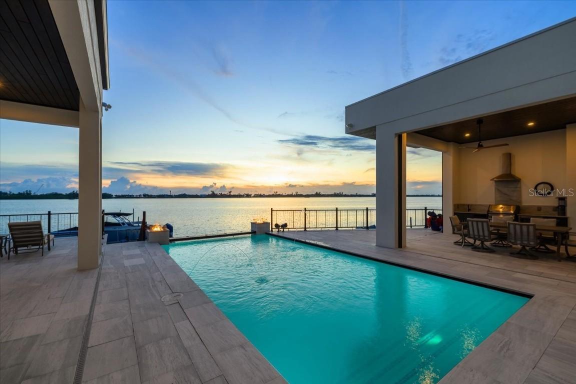 614 Bayshore Dr., Osprey, FL 34229