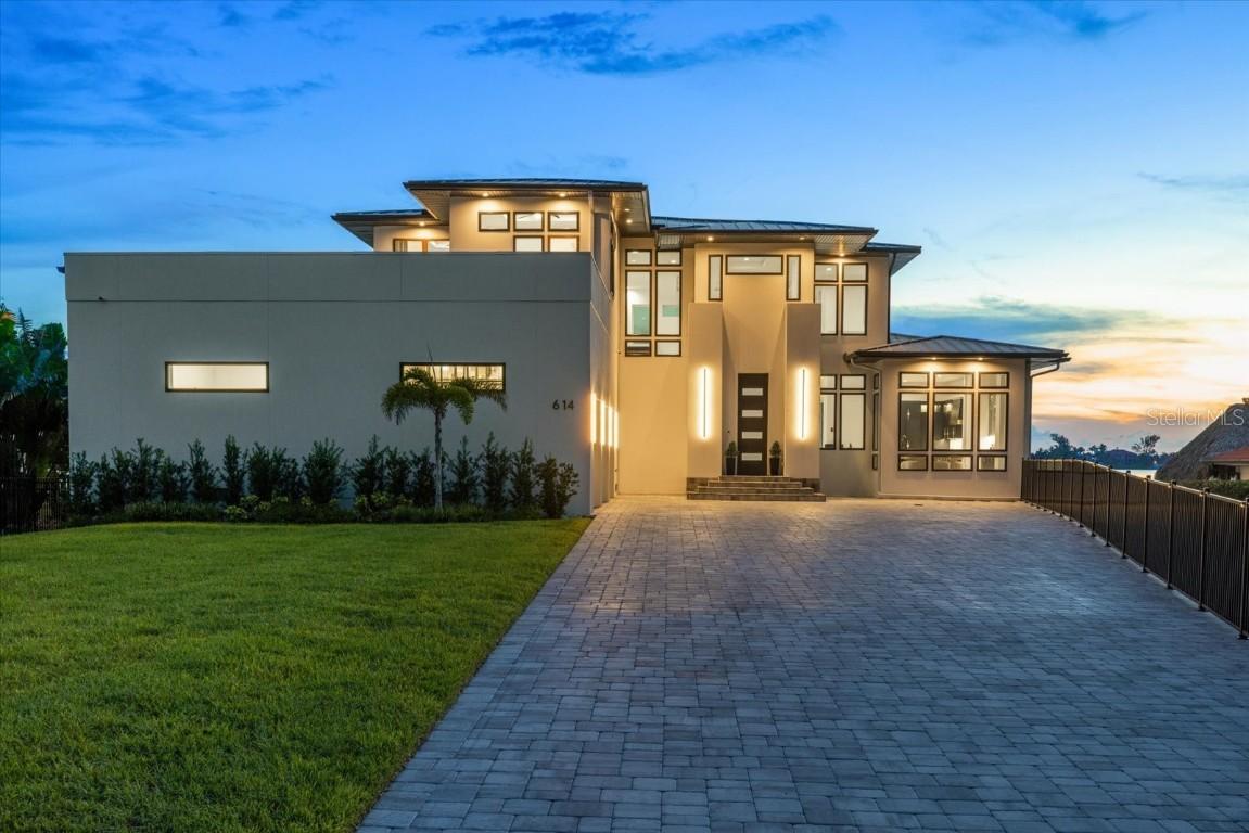 614 Bayshore Dr., Osprey, FL 34229
