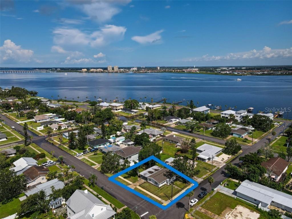 102 20th St., Bradenton, FL 34208