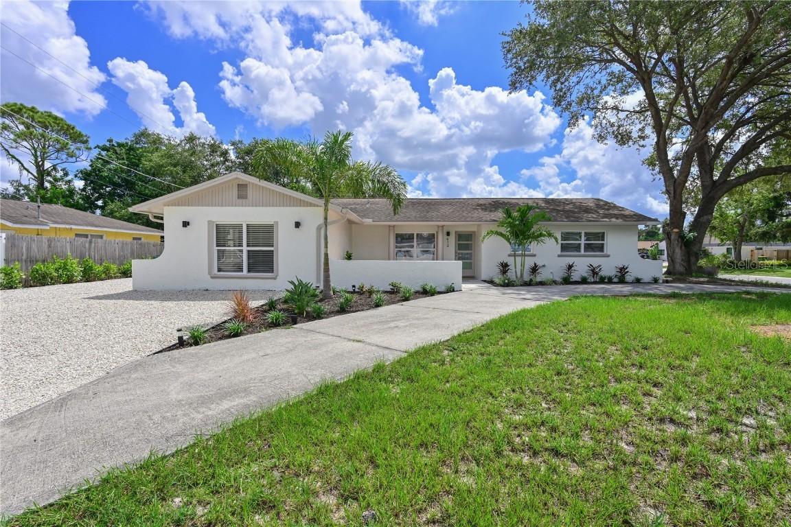 412 Bailey Rd., Sarasota, FL 34237