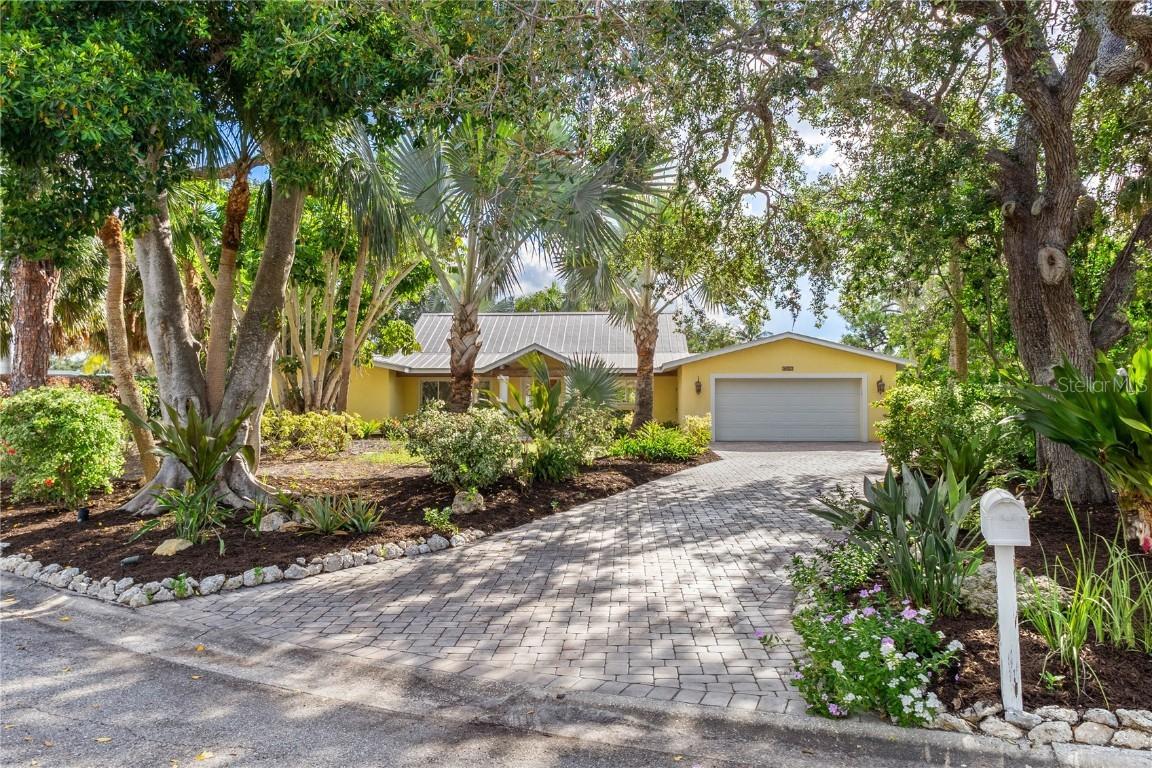 5215 Cape Leyte Dr., Sarasota, FL 34242