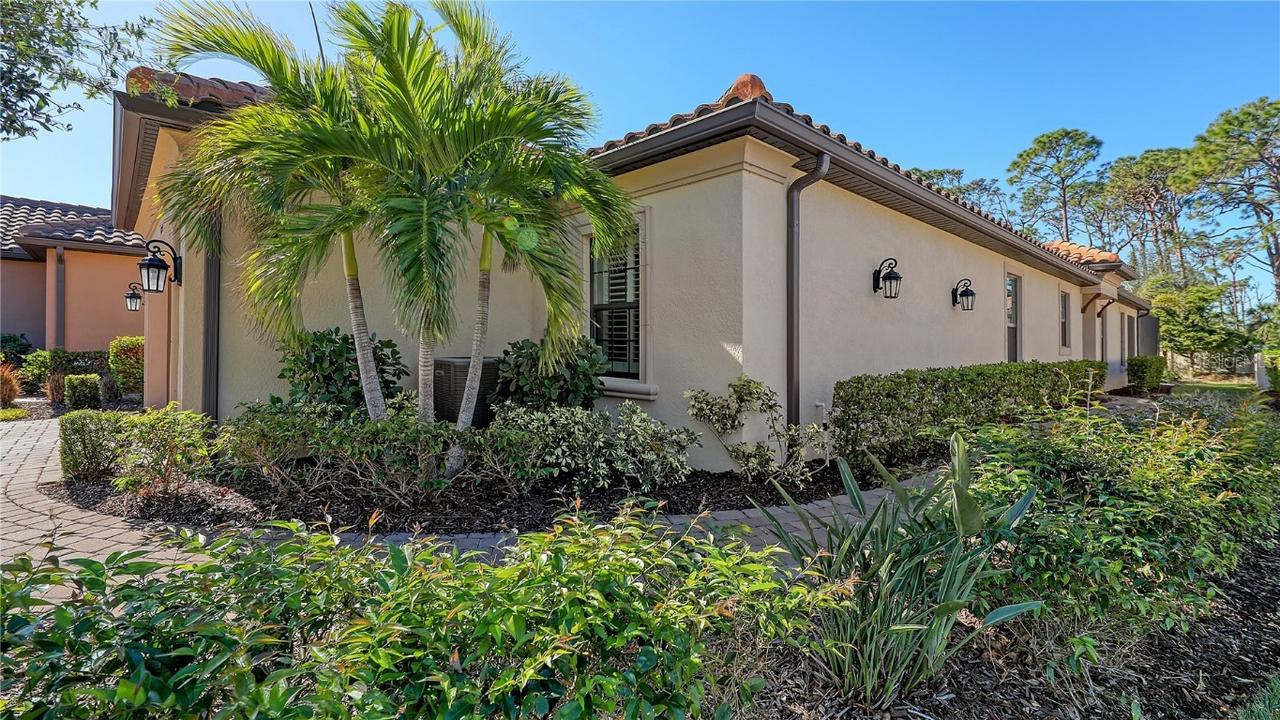 5737 Semolino St., Nokomis, FL 34275