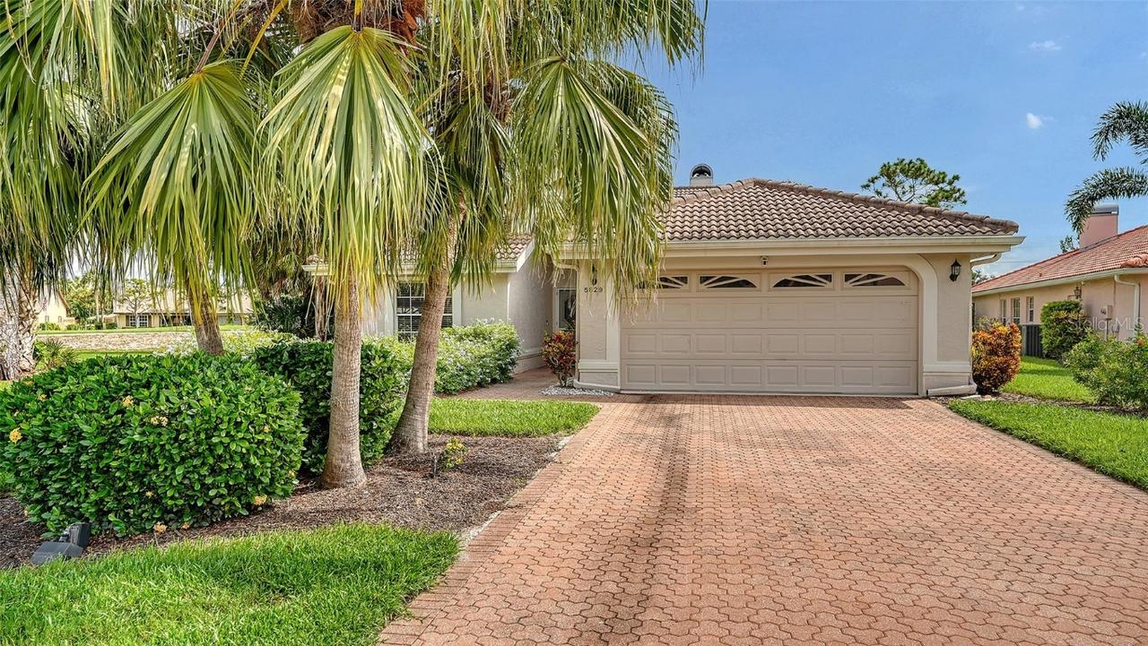 5829 Fairwoods Cir., Sarasota, FL 34243