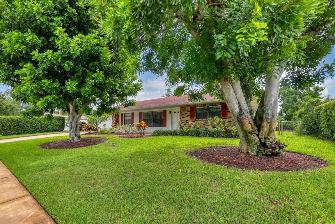 2107 42nd St., Bradenton, FL 34205