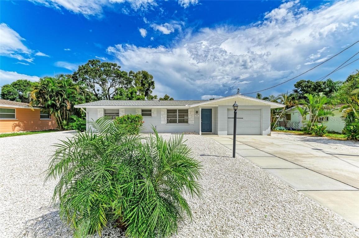 7331 Cass Cir., Sarasota, FL 34231