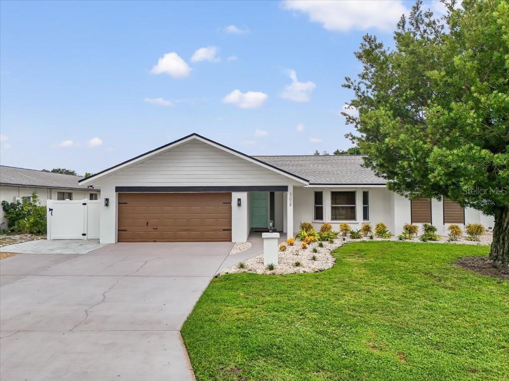 302 73rd St., Bradenton, FL 34209