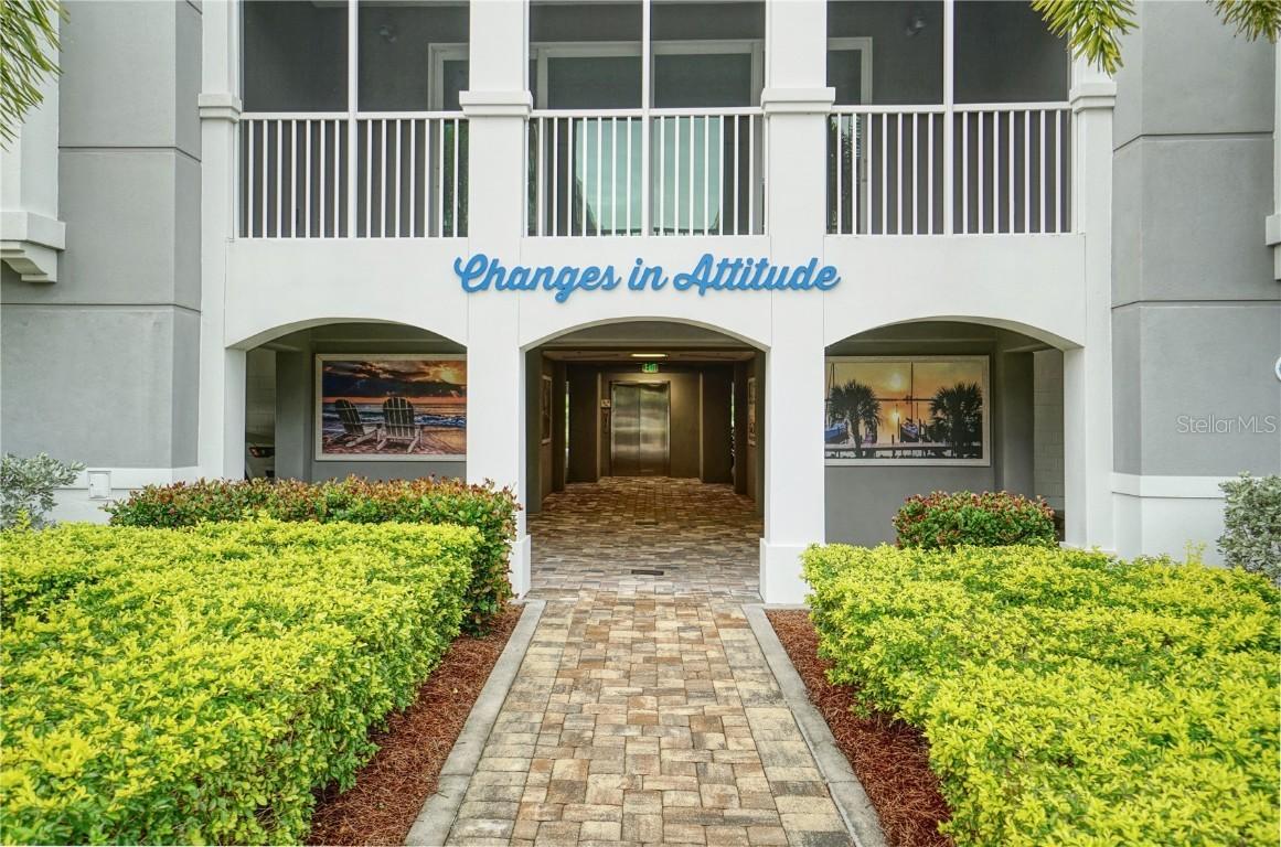 392 Aruba Cir. #102, Bradenton, FL 34209