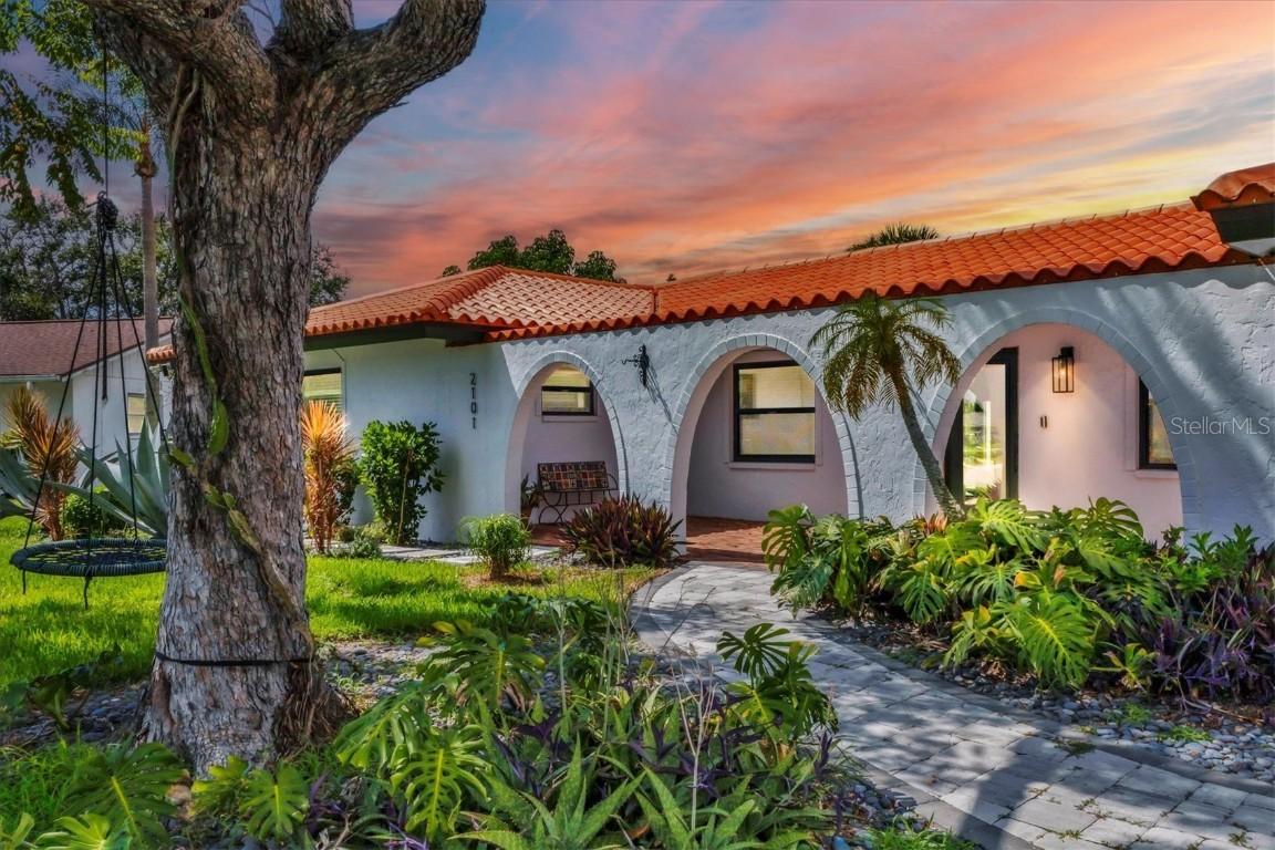 2101 River Ridge Dr., Sarasota, FL 34239