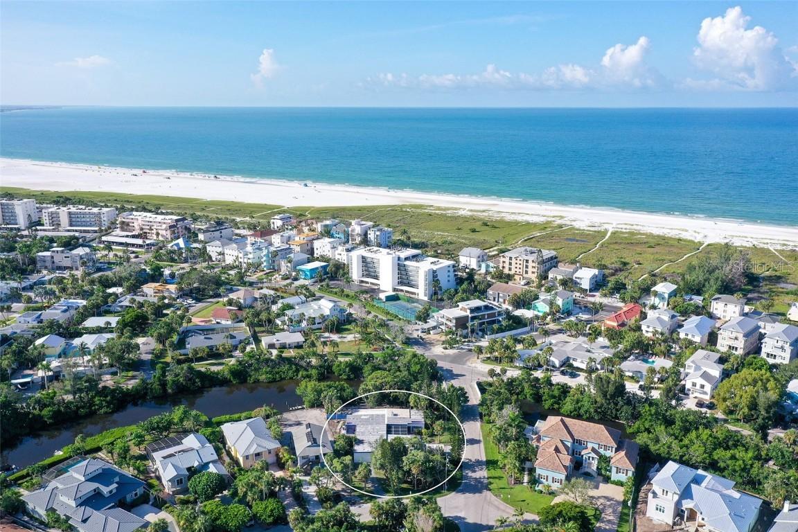 2 Island Cir., Sarasota, FL 34242