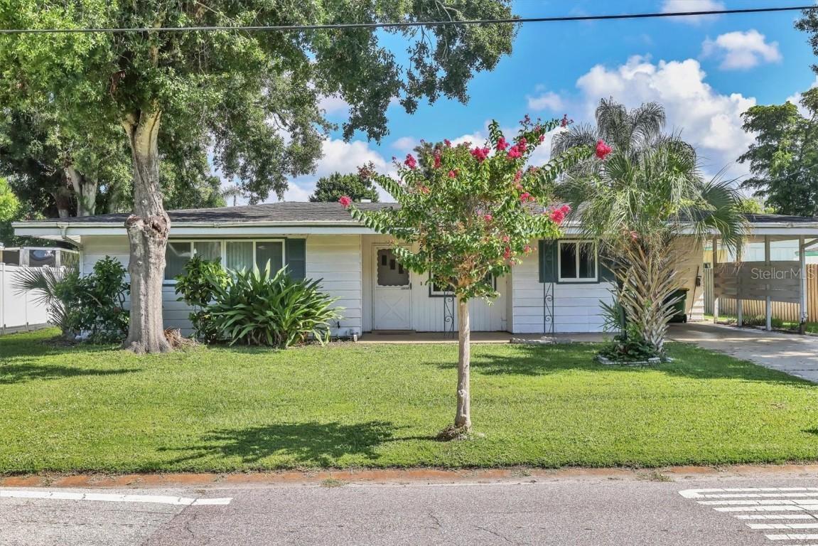 2733 Wood St., Sarasota, FL 34237